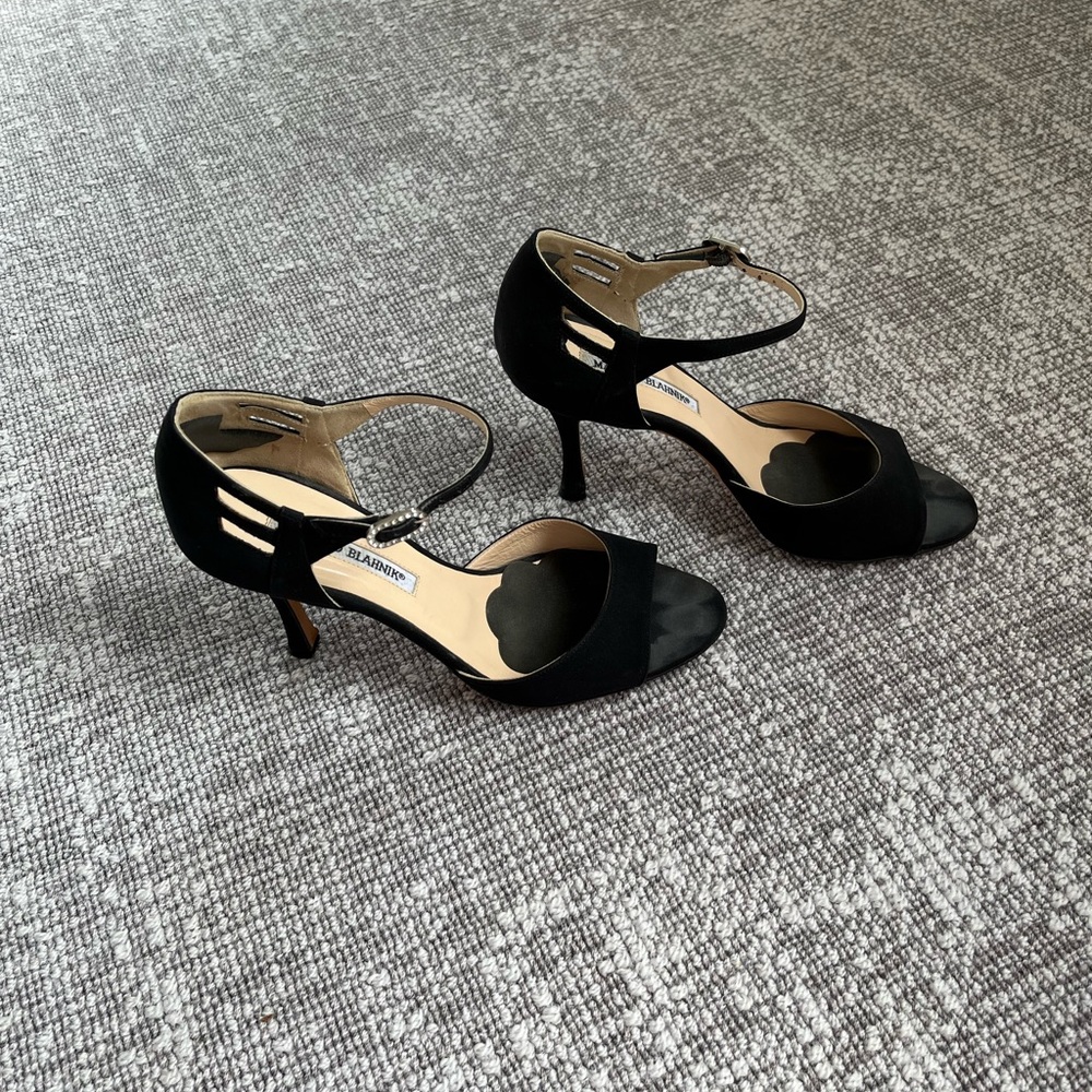 Manolo Blahnik evening shoes 🖤